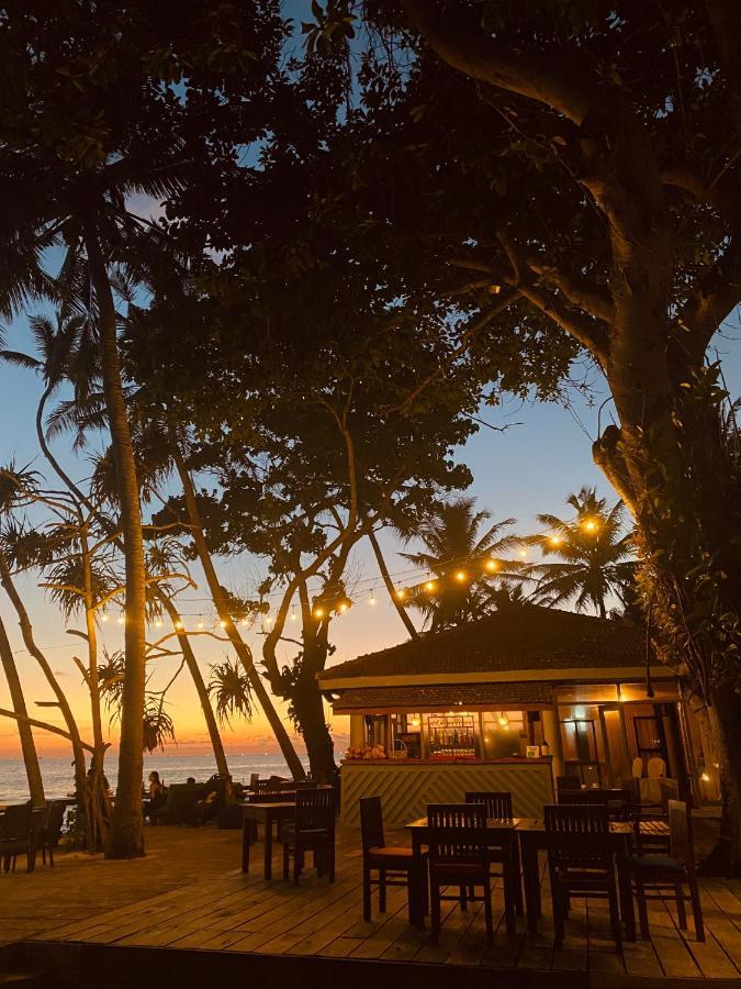 Sri Gemunu Beach Resort Unawatuna Εξωτερικό φωτογραφία