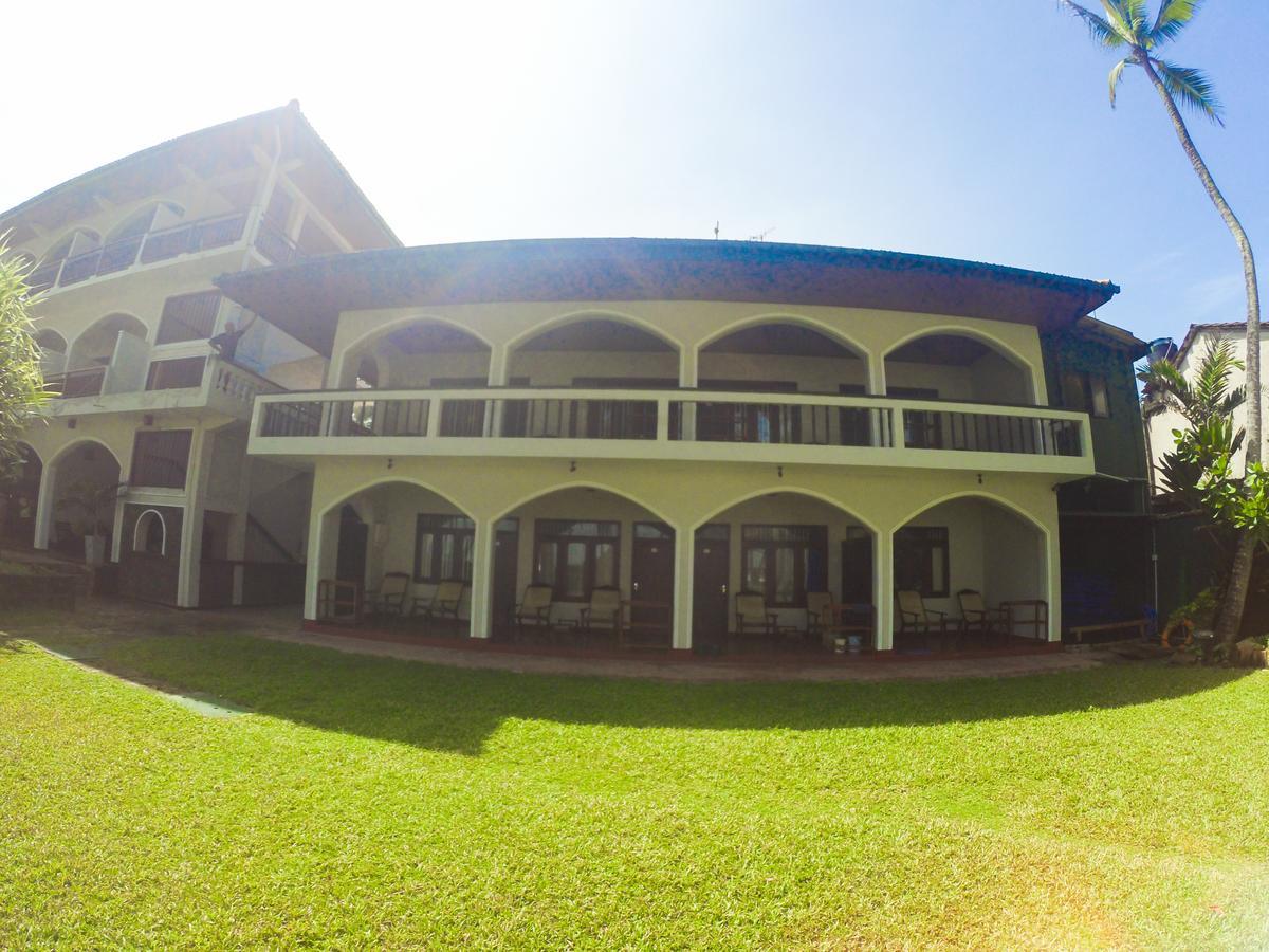 Sri Gemunu Beach Resort Unawatuna Εξωτερικό φωτογραφία