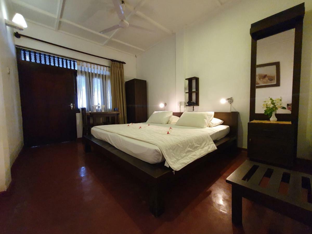 Sri Gemunu Beach Resort Unawatuna Εξωτερικό φωτογραφία